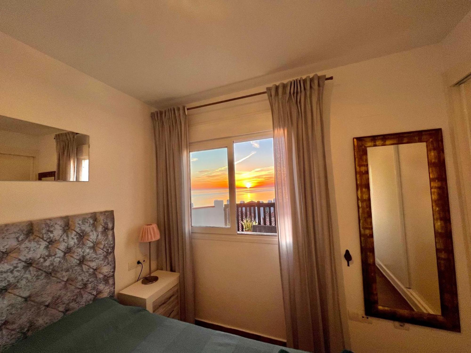 Beachfront Penthouse Apartment With Large Terrace And Breathtaking Sea Views Close To Marbella Spain Sitio de Calahonda 外观 照片