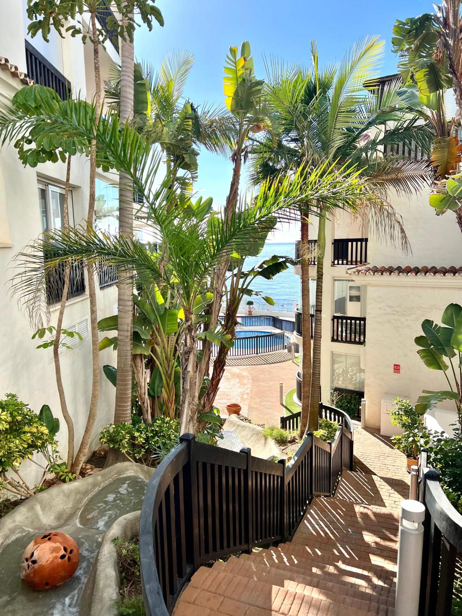Beachfront Penthouse Apartment With Large Terrace And Breathtaking Sea Views Close To Marbella Spain Sitio de Calahonda 外观 照片