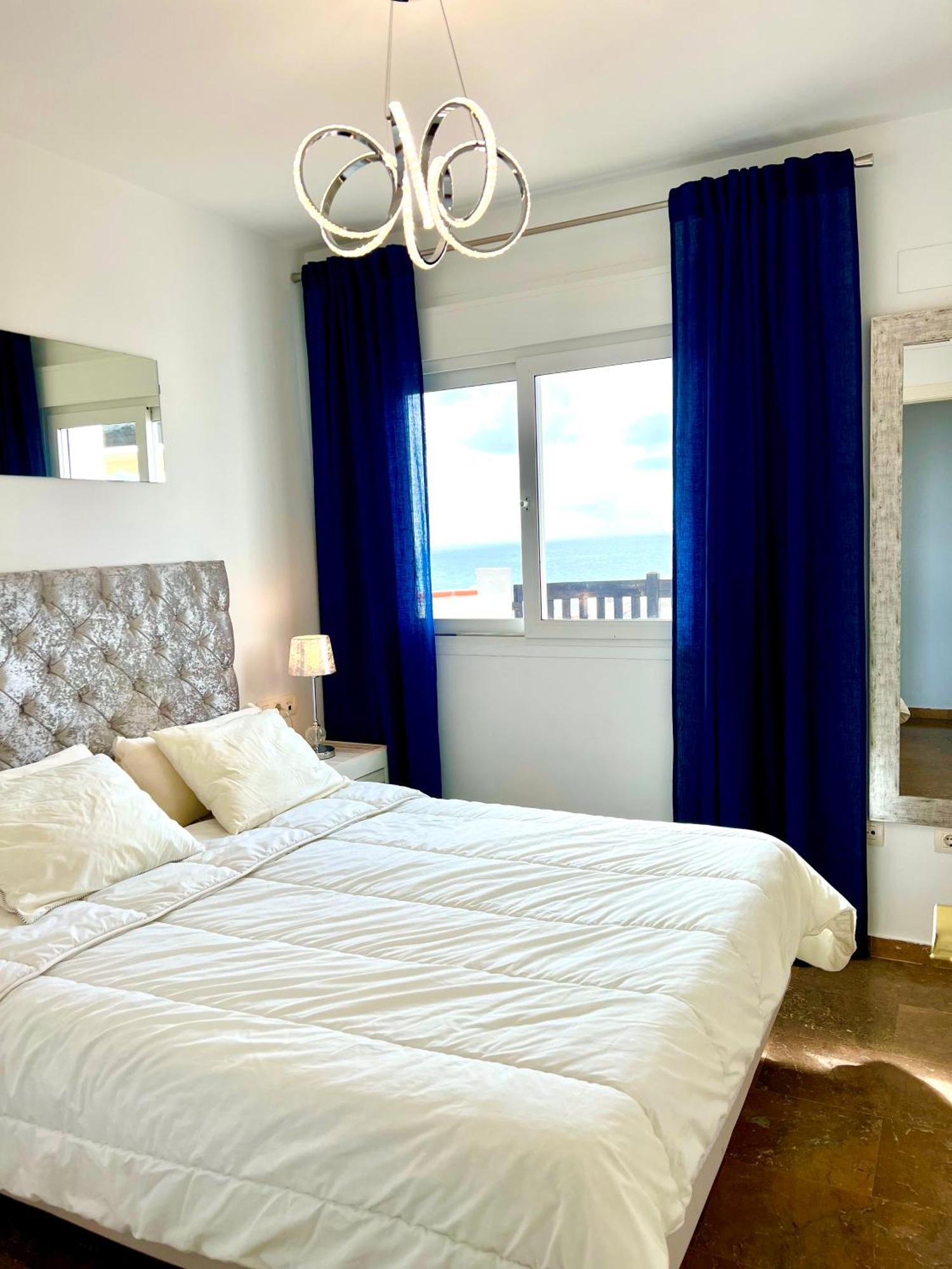 Beachfront Penthouse Apartment With Large Terrace And Breathtaking Sea Views Close To Marbella Spain Sitio de Calahonda 外观 照片