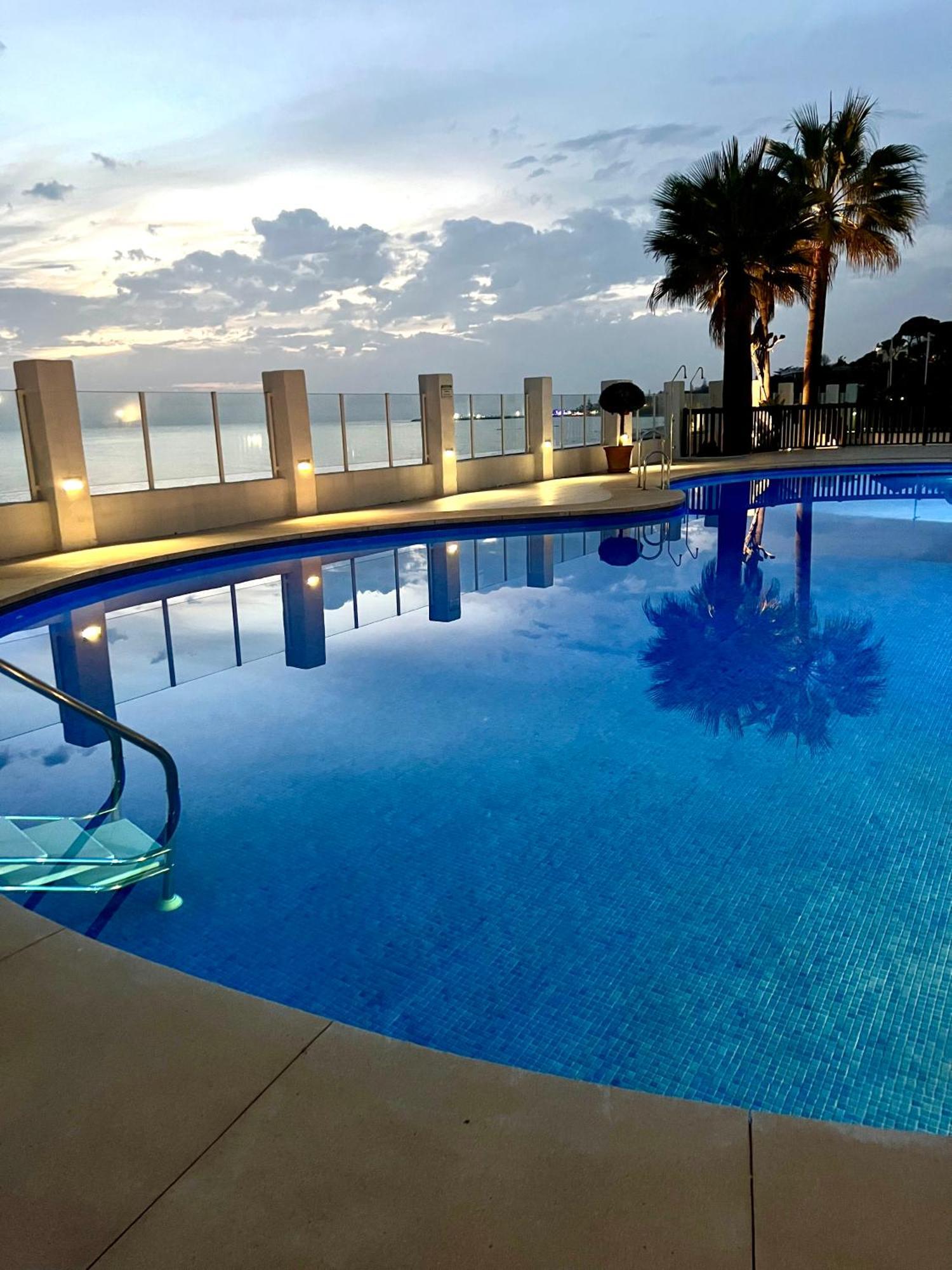 Beachfront Penthouse Apartment With Large Terrace And Breathtaking Sea Views Close To Marbella Spain Sitio de Calahonda 外观 照片