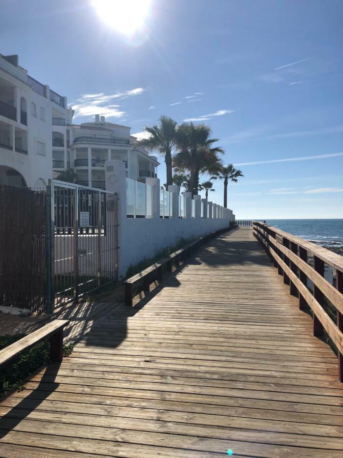 Beachfront Penthouse Apartment With Large Terrace And Breathtaking Sea Views Close To Marbella Spain Sitio de Calahonda 外观 照片